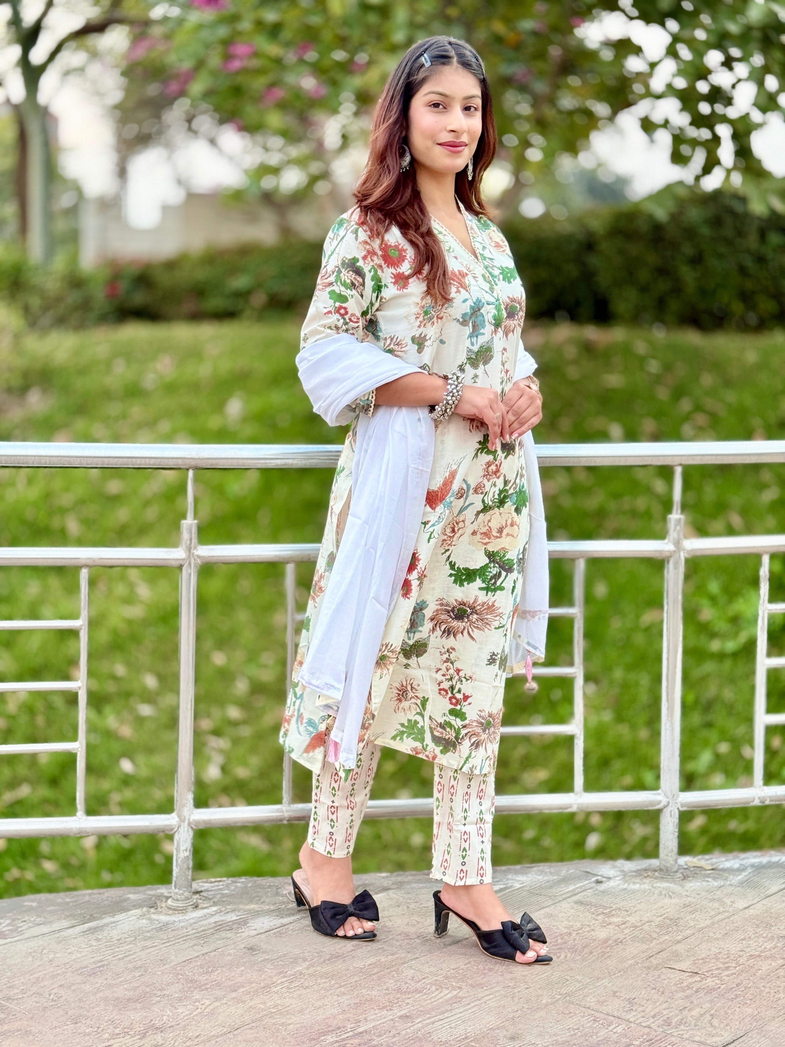 Off White Kashmiri Work 3-Piece Suit
