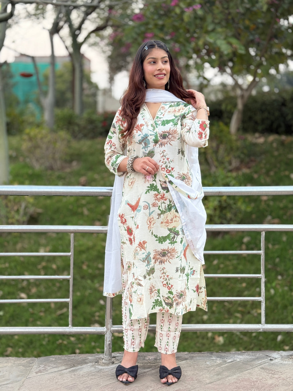 Off White Kashmiri Work 3-Piece Suit